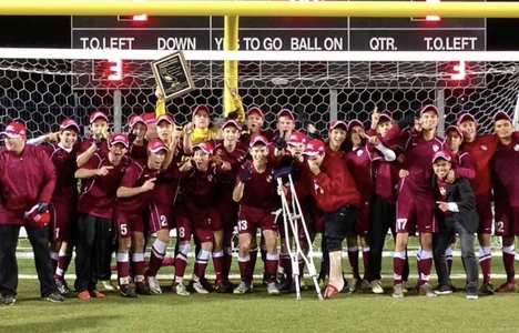 Equipe da Clovis West High School comemorando título no Deran Koligian Stadium